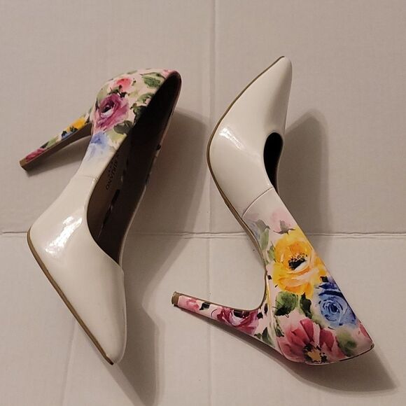 CHRISTIAN SORIANO FOR PAYLESS FLORAL HEELS PUMP - Picture 15 of 16